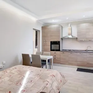 Casa Sanremo Tiziano Parking Gratis Spiaggia 15 Minuti A Piedi Апартаменты
